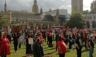 Thousands of UK eventprofs gather outside Parliament for silent protest