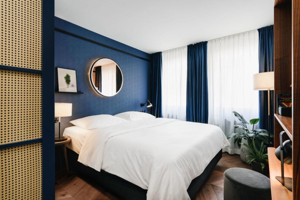pi-032022-hotel_gilbert_zimmer_innen_c_Gregor-Hofbauer-1