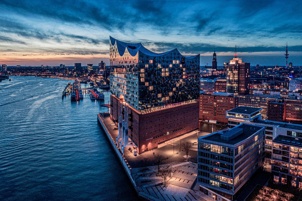 L-Lichterherz auf der Elbphilharmonie-Mediaserver Hamburg _ https___www.instagram.com_sascha_b_hamburg_