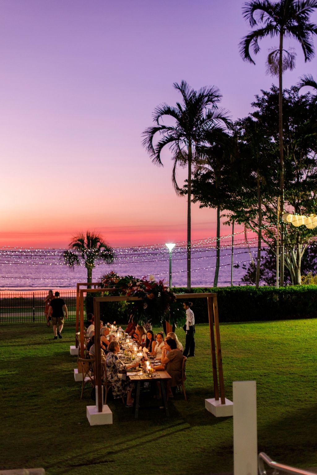 NT_dining_under_stars